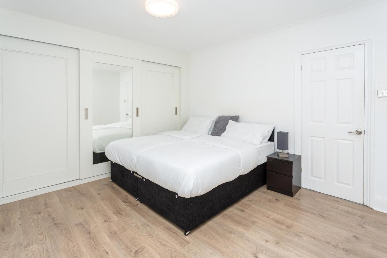 הוילה קולצ'סטר The White & Warm, Free Parking & Wifi, 8 Beds מראה חיצוני תמונה
